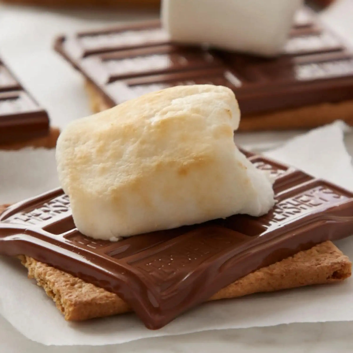 Hershey's Cookies 'n' Creme Snack Size Bars, White Milk Chocolate Candy Bars, 31.9 Oz / 2 Pounds